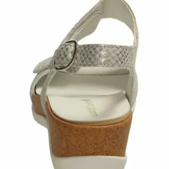 Klassische Sandalen