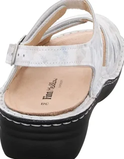 Klassische Sandalen weiss