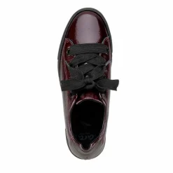 Sneaker rot Courtyard