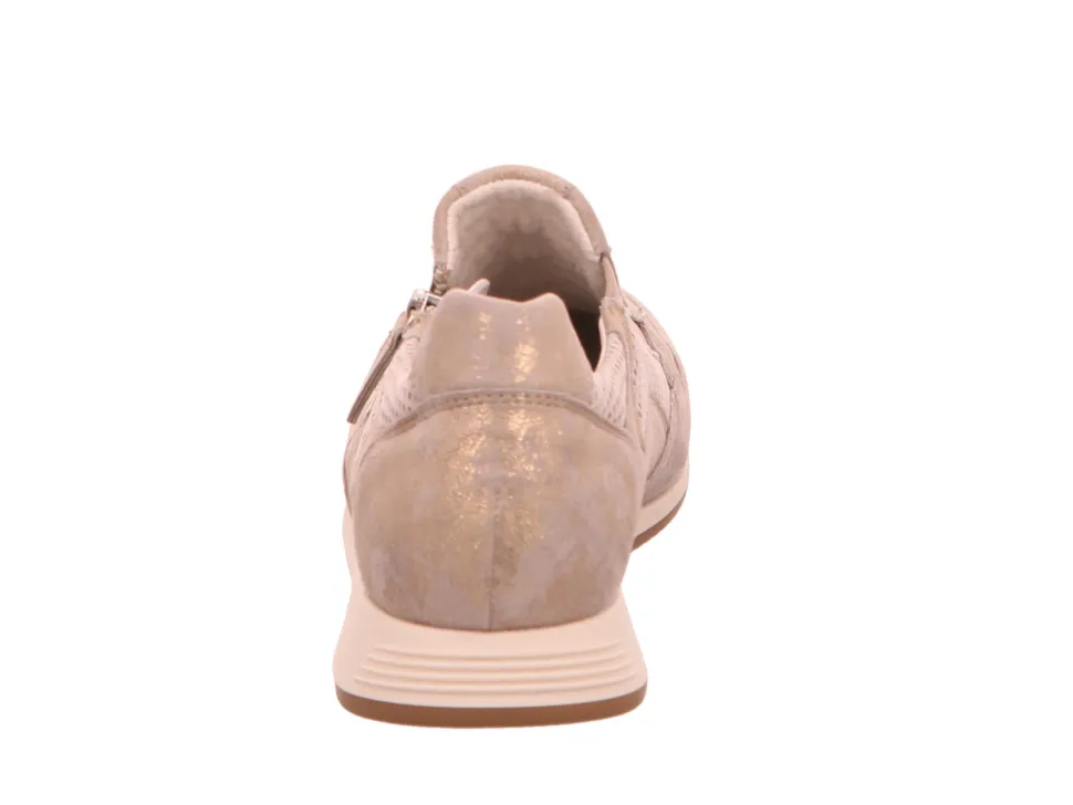 Sportliche Slipper beige
